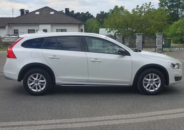 Volvo V60 Cross Country cena 67900 przebieg: 133000, rok produkcji 2016 z Stronie Śląskie małe 232